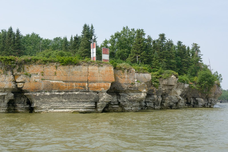 Cliffs need signals for boat owners