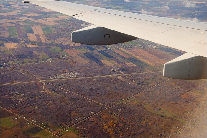 Airplane wing