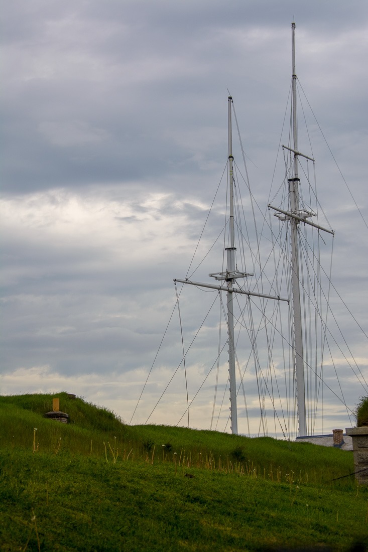 Signalling masts, not tall ships